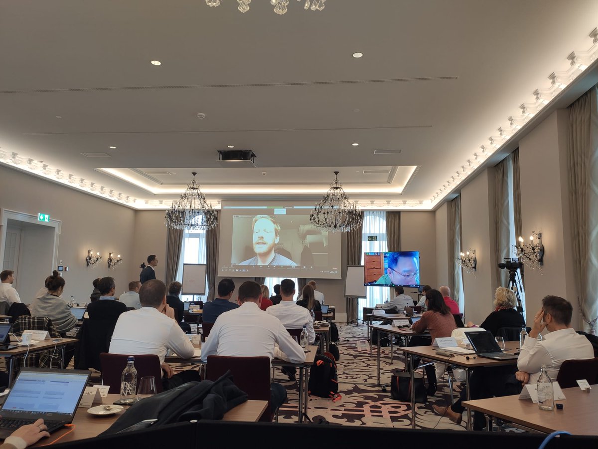 embahsg's tweet photo. Highlights from the #InternationalManagement course of the EMBA 56! The course lead by Prof. Dr. Casas I Klett equipped our students with important concepts and knowledge to interpret foreign #market structures and develop new #business models in those markets. #globalleaders https://t.co/5i20tDWlIq