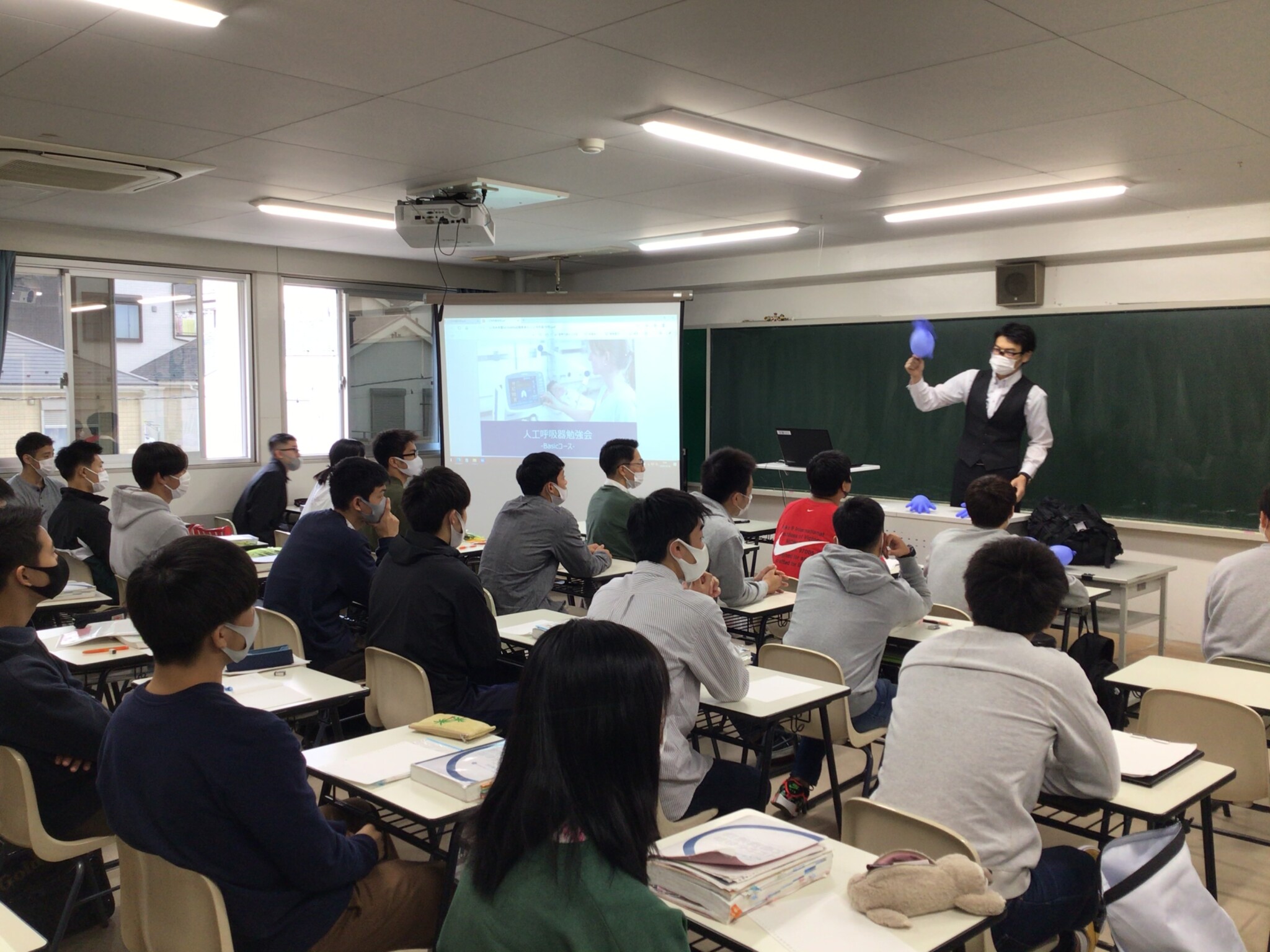 湘央学園 本日は１年生の座学風景を紹介したいと思います どんな講義が行われていたのでしょうか 本日は 医用電子工学 についての講義でした 湘央生命科学技術専門学校救急救命学科ブログを更新しました T Co Ged56tdd8q 救急