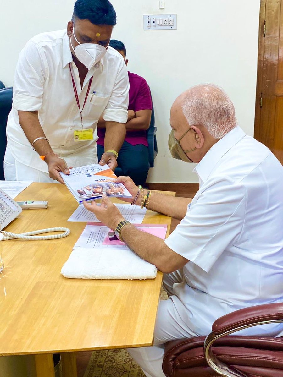DrRGAnandIND's tweet photo. Called on Hon’ble @CMofKarnataka Shri. @BSYBJP Avare at his Bengaluru Office today before starting District wise Review Meeting. It’s our privilege to gets the blessings and guidance from the Inspiring Administrator who came from ground root.

#NCPCRInKarnataka https://t.co/J5dWwk9mQt