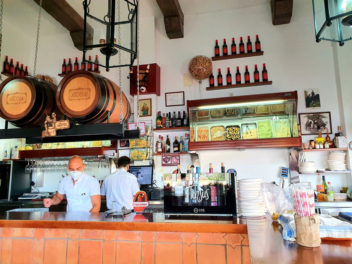 Todo preparado. ¿Te vienes? ¡Vivan los fines de semana!

👉 Disfruta de un ambiente inmejorable, tus tapas caseras, cerveza helada, marisco, chacinas de los Picos de Aroche...
☎️ Reservas en el 955 686 990.
🌐 bodegaaroche.com 
#alcaladeguadaira #sevilla #tapas