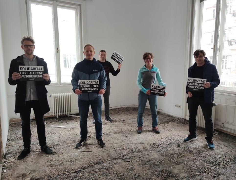 fairplayVIDC's tweet photo. Die #fairplayAktionswochen gehen in das zweite WE! 
Wir freuen uns über die tollen Kooperationen mit 
@LASK_Official @SKSturmGraz @SKNStPoelten @FirstViennaFC #FCAlteraPorta @FCTorpedo03 #KäfigLeague #TSUIrnfritz, @atsvlenzing #SVInnsbruck

#FußballohneAusgrenzung
#FootballPeople https://t.co/OYYmRiEkqu