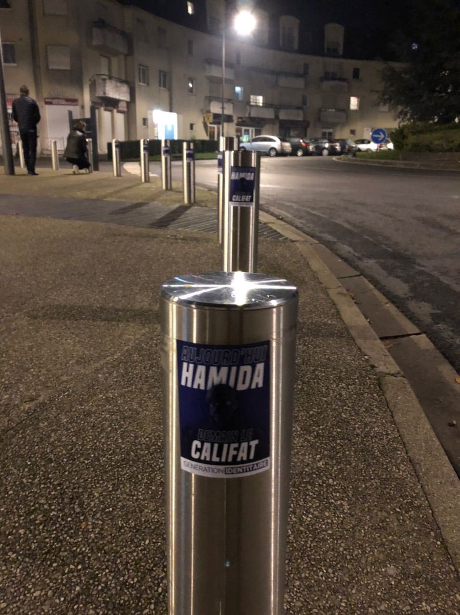 EdouardMorel's tweet photo. Les identitaires parisiens sont venus alerter la population locale sur le danger de leur nouvel élu évoluant dans la proximité de sphères faisant la promotion du djihad. https://t.co/sTxhUYaPdR