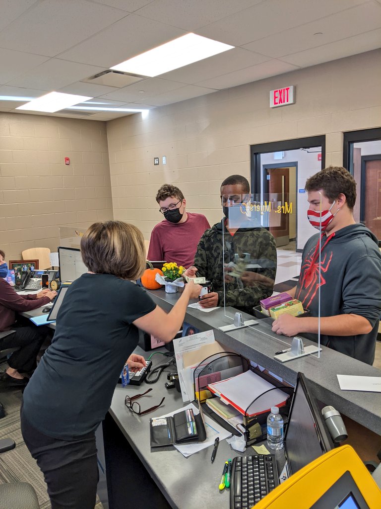 Mrs_Milton22's tweet photo. Delivering our #RocketCoffeeShop orders and seeing the genuine excitement from our customers has become our favorite. See for yourself! βΊοΈ ππβ #myfavoritepartofthursday #deliverywithasmile #fuctionalskills #teamwork #room104 https://t.co/yAy2SP41ZY