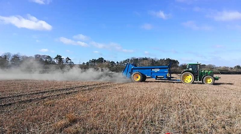 EnvLeeds's tweet photo. The potential for farmers to protect their soils and make smarter, region-specific agricultural management choices is being advanced through the research of Dr Marcelo Galdos. 🌾🌎

Learn more: https://t.co/sRZFKG6i8C

#FoodHeroes #WorldFoodDay https://t.co/Jx1DlCAk6X