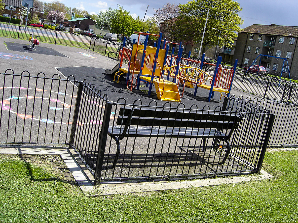 zaunlimited's tweet photo. In today's blog @zaunlimited look at three ways that railings can create a safe and secure play area for children
https://t.co/MfDFa61yYl
#playground #safe #secure #railings #bowtop #safeguarding https://t.co/lcRrDPCM7O