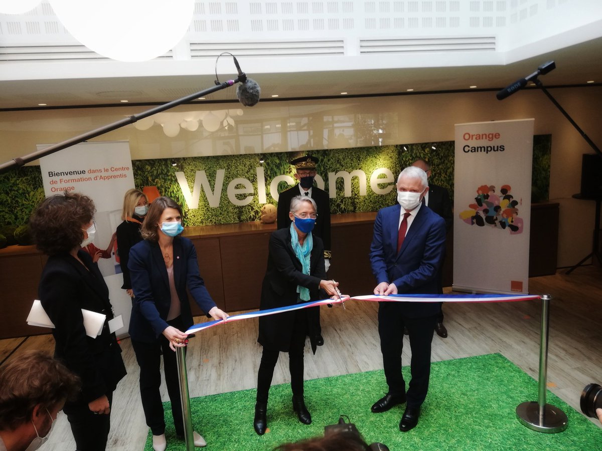 👨‍🎓👩‍🎓 Inauguration du CFA <a href="/orange/">Orange</a> en présence de la Ministre du travail Élisabeth Borne, du DRH du Groupe Orange <a href="/Ge_Pellissier/">Gervais Pellissier</a> pr former apprentis &amp; salariés aux métiers de demain ! #cybersecurite #dataAnalyst #network #Cloud #relationclient #OrangeCampus