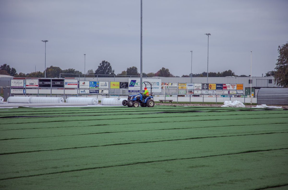 We laten er geen gras over groeien! 💪🏻 #kunstgrasveld Lees meer: bit.ly/340B8R4