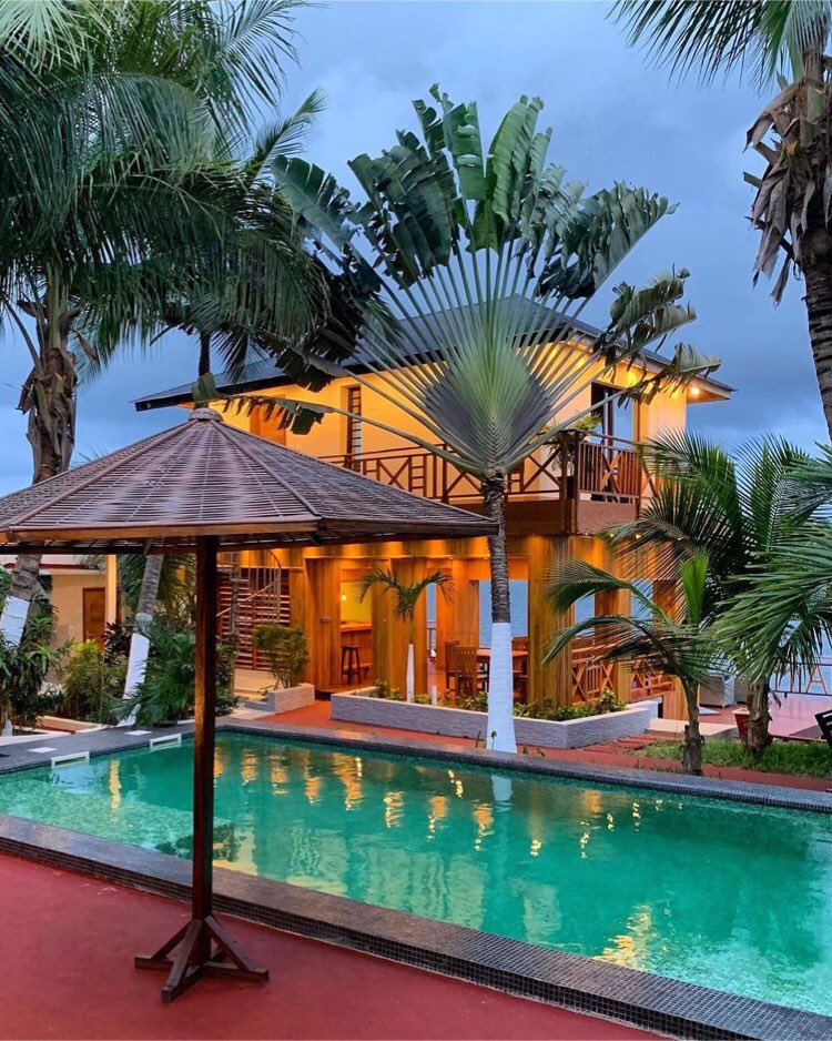 Landtours's tweet photo. Get Lost 🌍 Landtours Ghana can book all your travel plans hassle free. #getaway
#tourwestafrica #landtoursghana #selfcare #somewherenice #destination #cotedivoire #ivorycoast #abidjan #assiniebeach #travelagain 📷nahiko_hotel https://t.co/2lHY33qL4X