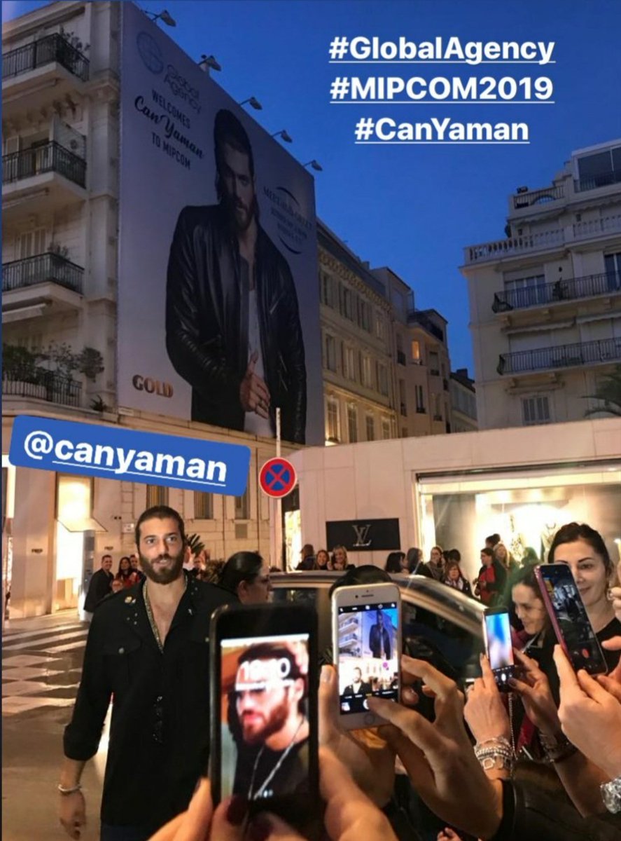 📌𝟏𝟔.𝟏𝟎.𝟐𝟎𝟏𝟗

#IzzetPinto : we hanged posters of 𝐂𝐚𝐧 𝐘𝐚𝐦𝐚𝐧 on the building, for the first time in Cannes a building was covered with an Actor👑

⌈#CanYaman hashtag was second on the list of all '50' hashtags⌋

Forever proud of him ✨
#MIPCOM2019 #Market