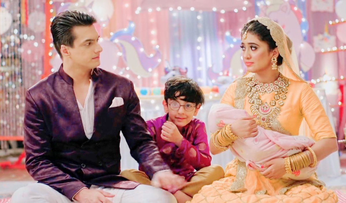 shining580's tweet photo. The kaira family I adores 💖

#kaira #yrkkh https://t.co/jFVNrDeT0h