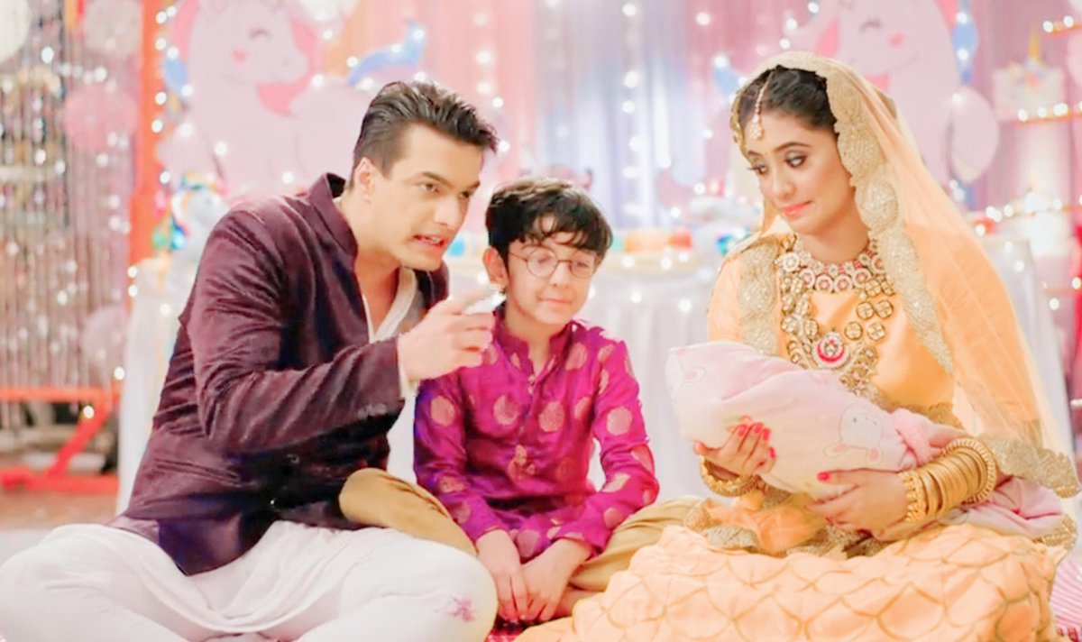 shining580's tweet photo. The kaira family I adores 💖

#kaira #yrkkh https://t.co/jFVNrDeT0h