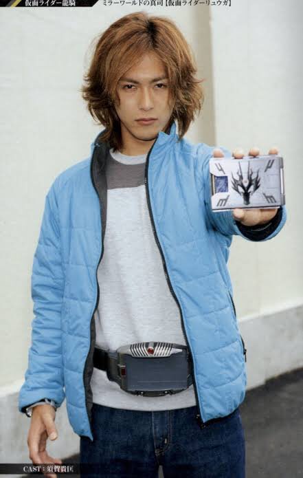 Artt 麒麟がくる に仮面ライダー龍騎の主人公 城戸真司を演じた須賀貴匡さんがご出演されると聞いてめちゃくちゃ嬉しく思う 本当にカッコいいし 劇場版の真司と鏡像の真司の演じ分けとか凄く上手かったなぁ Artt 麒麟がくる に仮面ライダー龍騎の主人公 城戸真司を演じた須賀貴匡さんがご出演されると聞いてめちゃくちゃ嬉しく思う 本当にカッコいいし 劇場版の真司と鏡像の真司の演じ分けとか凄く上手かったなぁ