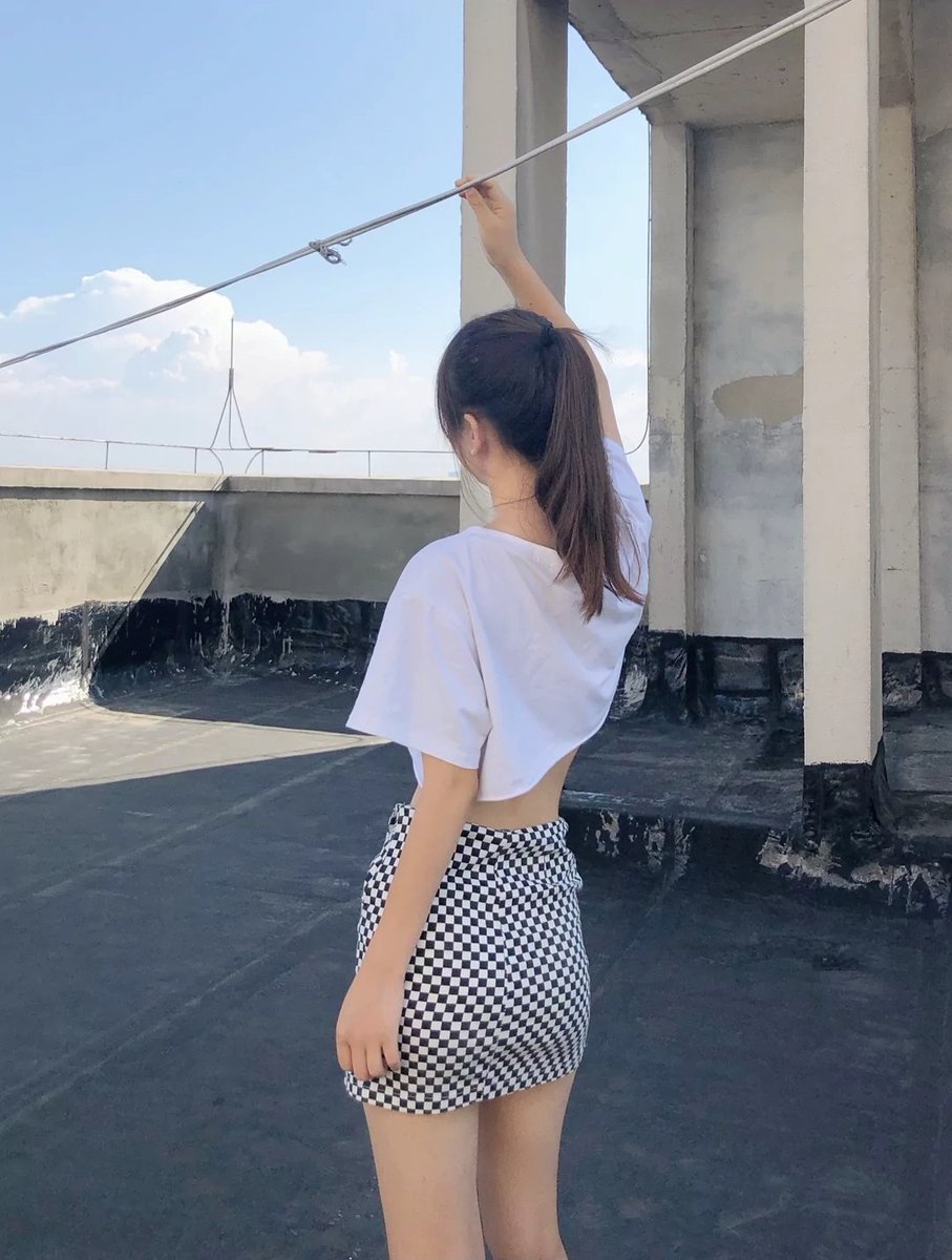 latkah2's tweet photo. 今日我和闺蜜的两种风格
你们比较喜欢哪一种做刺激的事情😍😍😍 https://t.co/fRhlghWzMx
