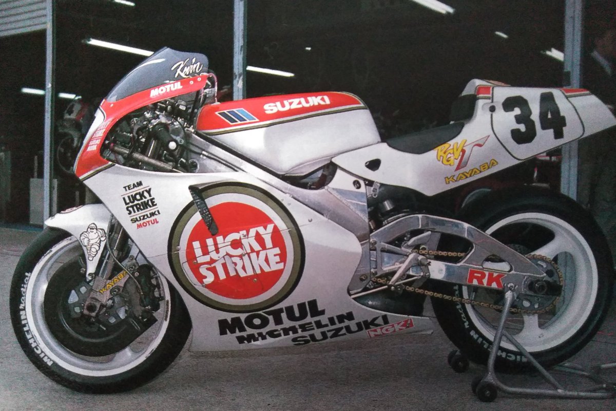 ケビン·シュワンツ選手の92年型スズキRGV500ガンマです。130キロ規定に