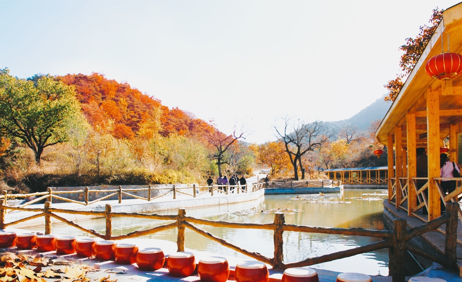TangshanChina's tweet photo. Entering the Shanyekou Scenic Area, you will be amazed by the colors of autumn. The Yuanyang Lake surrounded by forests is clear and Jianhu Pavilion is antique, which makes people relaxed and happy. https://t.co/kaiRLZY6h9