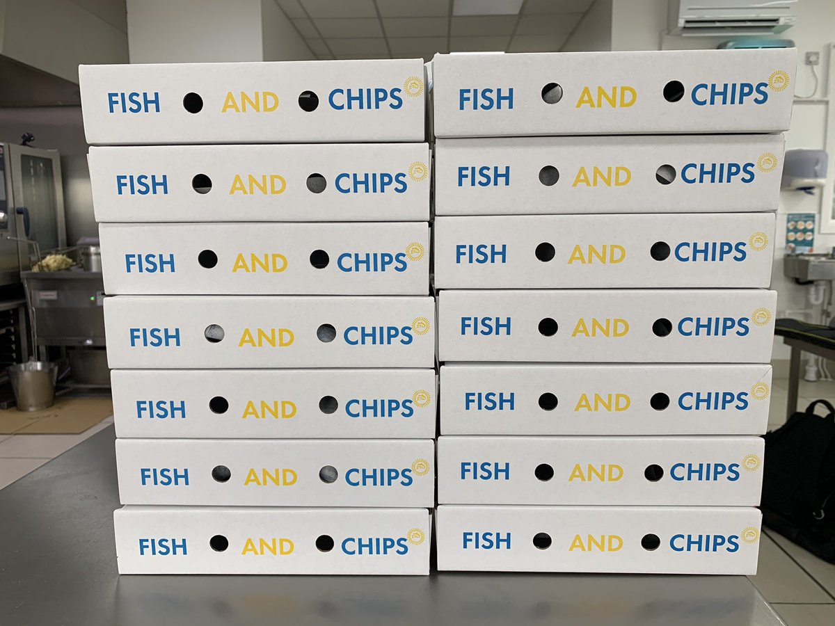 MiddletonFrying's tweet photo. Get yourself down to the test kitchen ladies....Ryan and Lee are cooking #FishandChips for lunch π #Blend30 #BatterMix #Middletons #EyeCandy https://t.co/Hzi4AJFovK