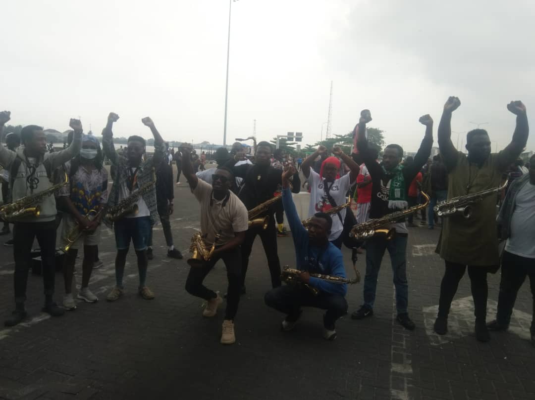 EndswatM's tweet photo. We came here to protest, just like every other Nigerian but a little bit of spice, you know?
#EndSARS #EndSWAT #EndPoliceBrutality #EndSWATNow https://t.co/dhmOHdeXSg
