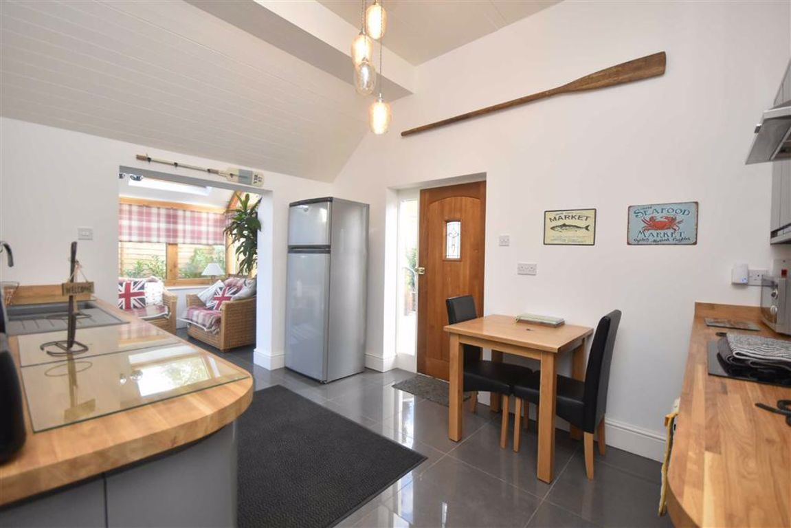 PughsAgents's tweet image. #ToLet
Staunton #Gloucestershire
£825pcm excl
Detached Cottage
Two Bedroom
Immaculately Presented
Spacious Accommodation
Available Immediately
Energy Rating E
a two bedroom detached bungalow which has seen a recent overhaul throughout
Available November 2020