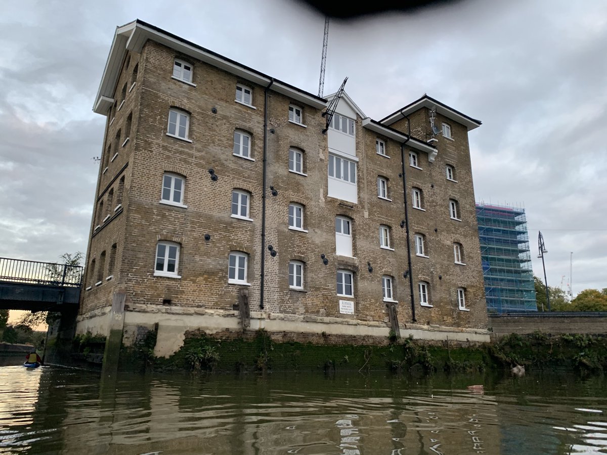 clive_jelf's tweet photo. A few pics from our early morning paddle on the #RiverRoding #Barking today. #SocialDistanceing #covid #LondonLockdown #MentalHealthMatters @bdcanoeclub @lbbdcouncil #badtourers https://t.co/rgPYGyI02Y