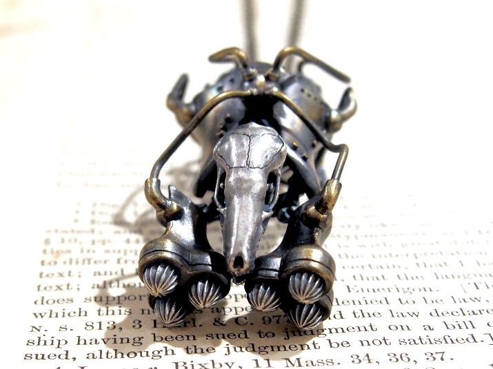 handmade_watch's tweet photo. 【nyui ニュイ boneネックレス モグラ掘削機ネックレス】
スチームパンク世界の地中では機械化されたモグラが活躍しているかもしれません。
通販→https://t.co/9AR8FZjZOD
#スチームパンク
#ネックレス
#nyui
#機械化フラグ https://t.co/ZkKyxkdBYB