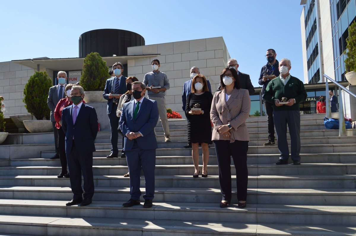Cooperativas Agro-alimentarias de Andalucía (@coopsagroand) on Twitter photo .<a href="/CoopsAgroGRA/">Cooperativas Agroalimentarias Granada</a> felicita a las #cooperativas triunfadoras en los VI Premios a los mejores #AOVE `Sabor Granada’, que otorga la <a href="/dipgra/">Diputación de Granada</a> con el patrocinio de <a href="/Cajaruralgr/">Caja Rural Granada</a> bit.ly/2FELbC0 .<a href="/CoopsAgroGRA/">Cooperativas Agroalimentarias Granada</a> felicita a las #cooperativas triunfadoras en los VI Premios a los mejores #AOVE `Sabor Granada’, que otorga la <a href="/dipgra/">Diputación de Granada</a> con el patrocinio de <a href="/Cajaruralgr/">Caja Rural Granada</a> bit.ly/2FELbC0
