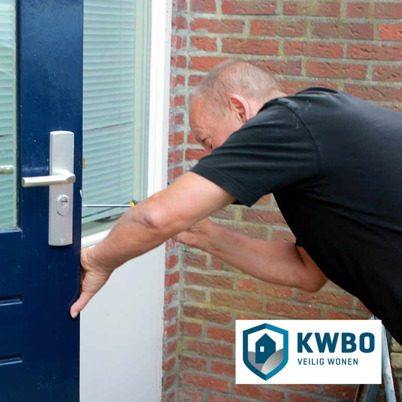 Een tevreden klant: “Het hang- en -sluitwerk in mijn woning heeft een upgrade ondergaan en is nu conform PKVW. Gerard van KWBO heeft dit vakkundig en volgens afspraak uitgevoerd en heeft met het meedenken en adviseren mijn verwachtingen overtroffen.” Daar zijn we trots op!
