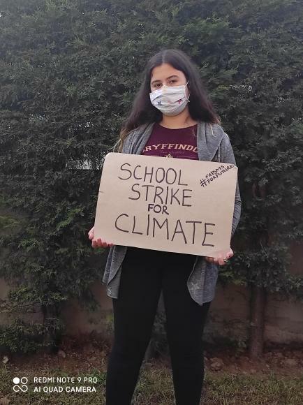 School strike for climate Week 65 in Istanbul

We will never give up ✊🌍✌️

#FaceTheClimateEmergency 
#FridaysForFuture 
#actnow
#ClimateJustice 

<a href="/GretaThunberg/">Greta Thunberg</a> <a href="/Fridays4future/">Fridays For Future</a> @FridaysTurkey <a href="/ExtinctionR/">Extinction Rebellion Global</a> <a href="/yokolus_isyani/">Extinction Rebellion Turkey</a>