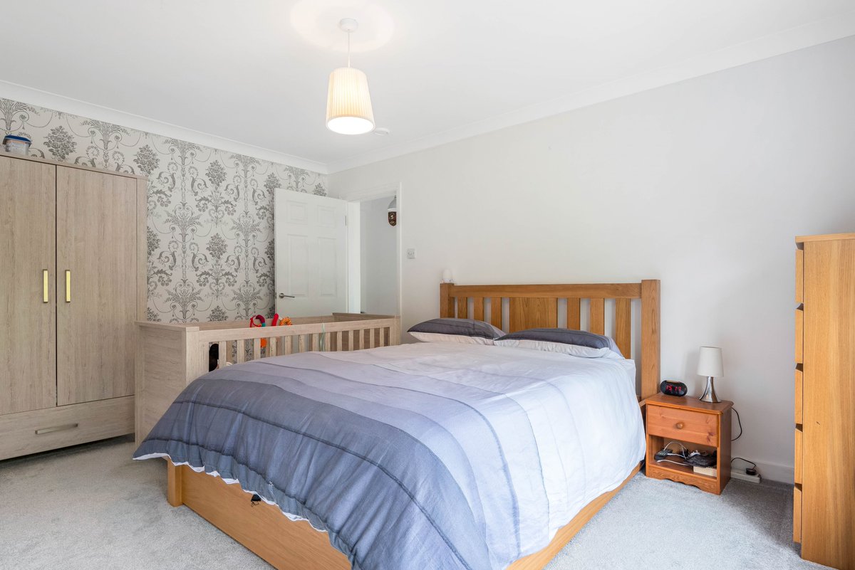 🟢🟣For Sale🟣🟢
Beckenham
Two double bedrooms
Top floor flat 
Open plan kitchen/living room
Modern bathroom
Garage
Popular road
☎️02086639000
🖥️sinclairhammelton.co.uk
