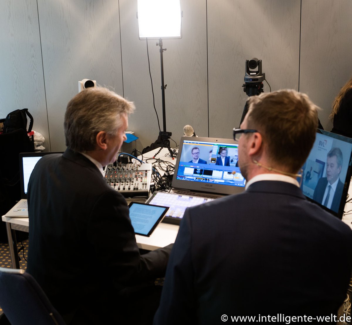 Christian Spanik (@christianspanik) on Twitter photo Welche Startups (vor allem mit dem Schwerpunkt auf Nachhaltigkeit) hätten sich beim #DLK2020 #DLK20 präsentiert? Wir suchen (da es keine Präsenzveranstaltung wird) Interviewpartner für Schaltgespräche. @BVLoffice <a href="/BvlDigital/">BVL.digital</a> @DLK_Berlin @logistikjournal <a href="/Logistikhelden/">Die Wirtschaftsmacher</a> Welche Startups (vor allem mit dem Schwerpunkt auf Nachhaltigkeit) hätten sich beim #DLK2020 #DLK20 präsentiert? Wir suchen (da es keine Präsenzveranstaltung wird) Interviewpartner für Schaltgespräche. @BVLoffice <a href="/BvlDigital/">BVL.digital</a> @DLK_Berlin @logistikjournal <a href="/Logistikhelden/">Die Wirtschaftsmacher</a>