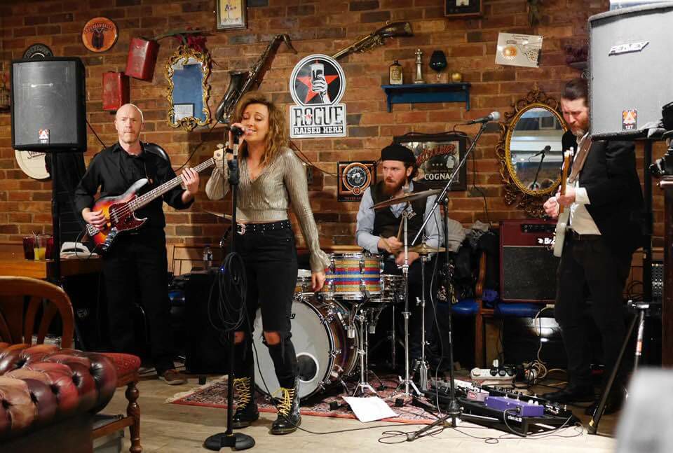 FletchersArcade's tweet photo. Hi folks, come and join us this weekend for a few drinks and bite to eat (food times:  Tue to Fri 5-9pm | Sat 2-9pm | Sun 1-8pm) ... and if you're a lover of live music, this Sunday we have an afternoon of Soul, Blues &amp; RnB from the excellent Bonnylou from 4pm. See you later! https://t.co/6Ii7ayaA2i
