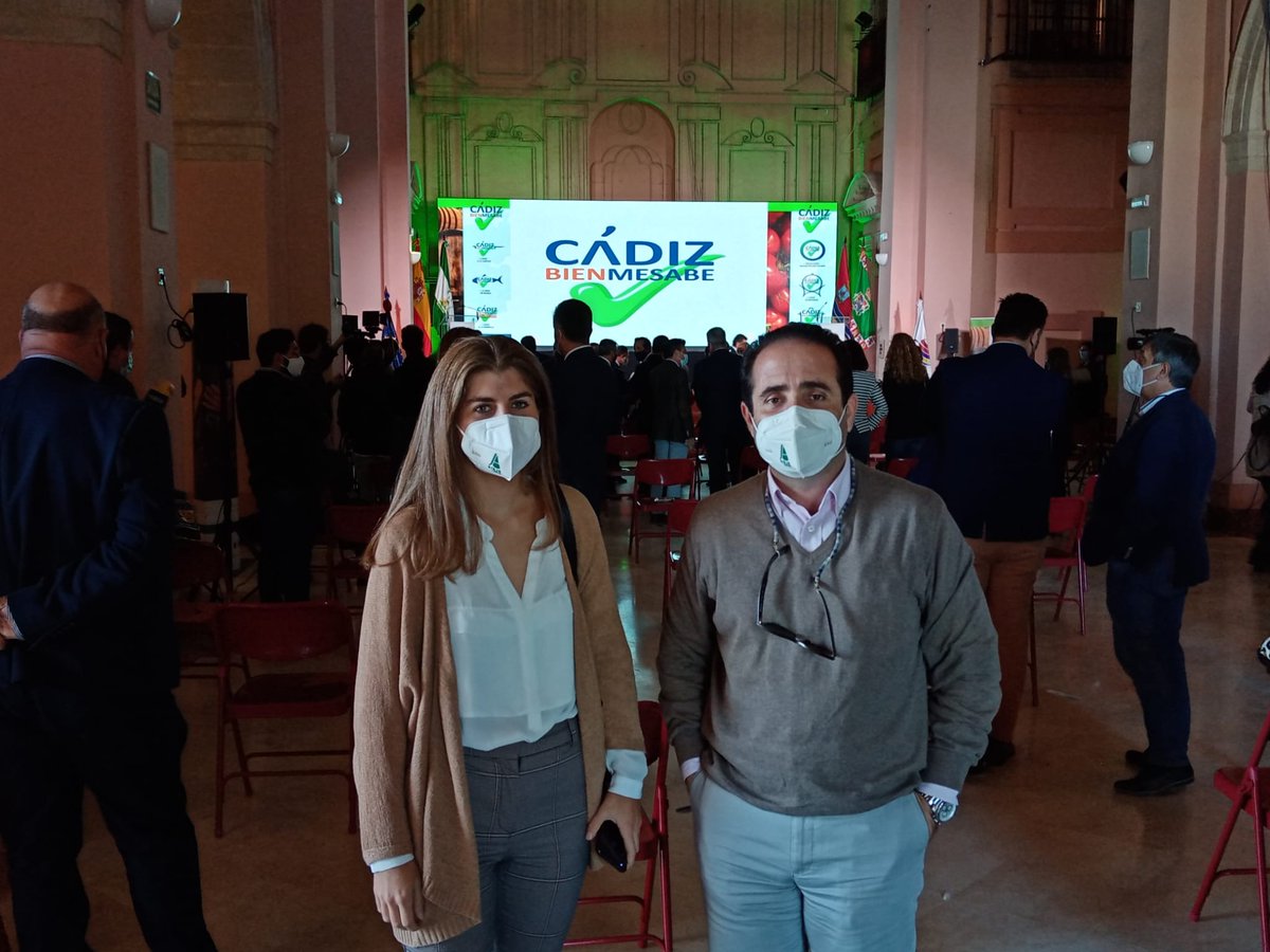 ASAJACADIZ's tweet photo. 👉Hoy @ASAJACADIZ representada por @curropeco e @ILeonGamez en la presentación del proyecto #Cádiz Bienmesabe de la @diputacioncadiz  para poner en valor los productos agroalimentarios de la provincia de Cádiz a nivel nacional e internacional. Magnífica iniciativa. https://t.co/TFyqlXFy60