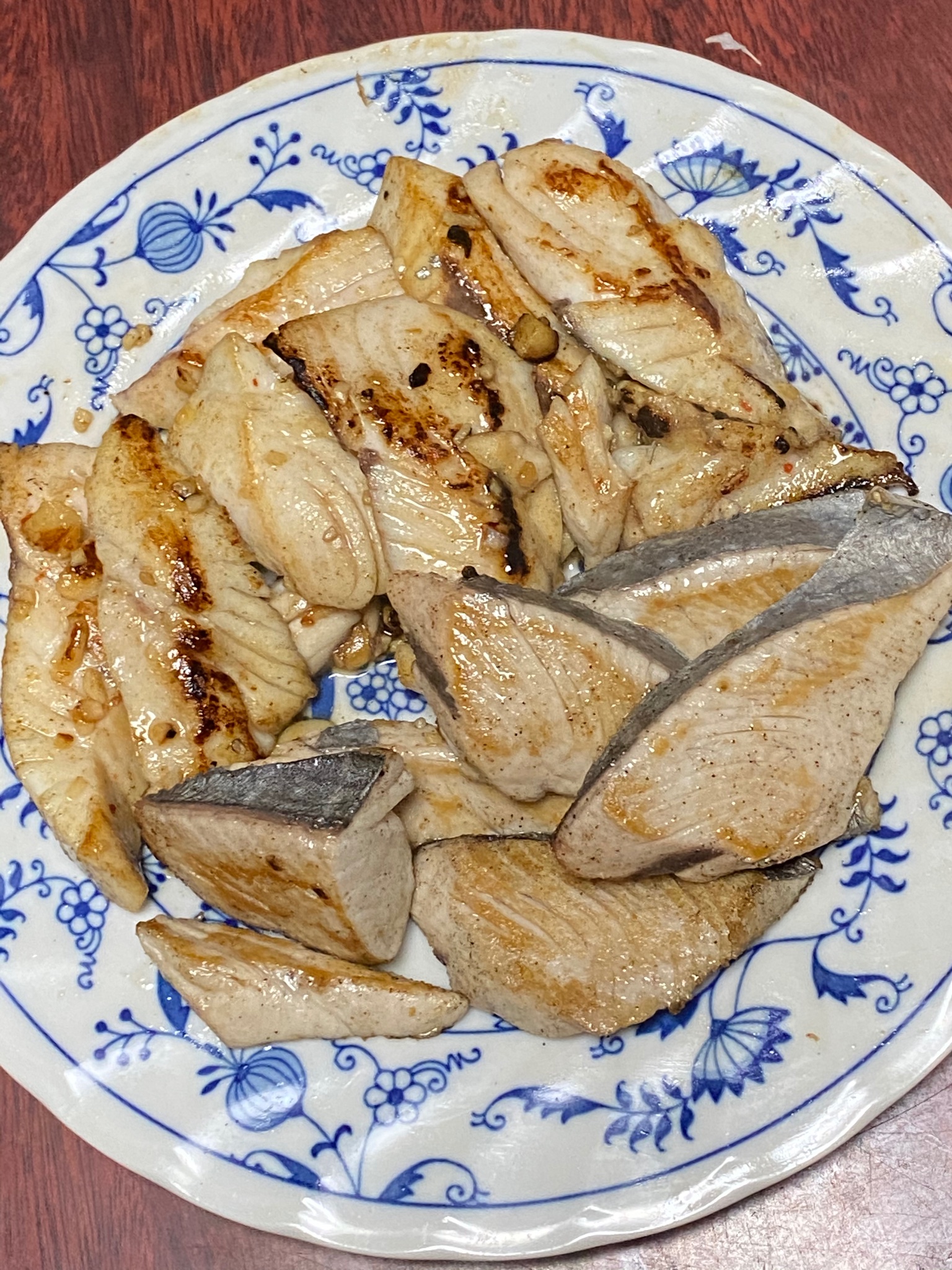 夏蜜柑 今日は昨日のマグロとロウニンアジを食べた マグロは刺身とたたきとステーキにロウニンはニンニクで焼いてみました 思いつく言葉が1つしかない 美味かった 魚料理 魚 料理好きな人と繋がりたい Gt タタキ T Co 8irriijjbo Twitter