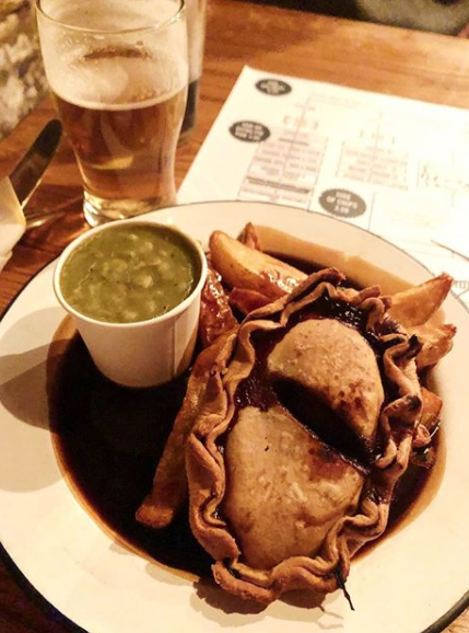 You made it to Friday! Treat yourself with one of our scrumptious pies. #pieloving 📸 ninimxo