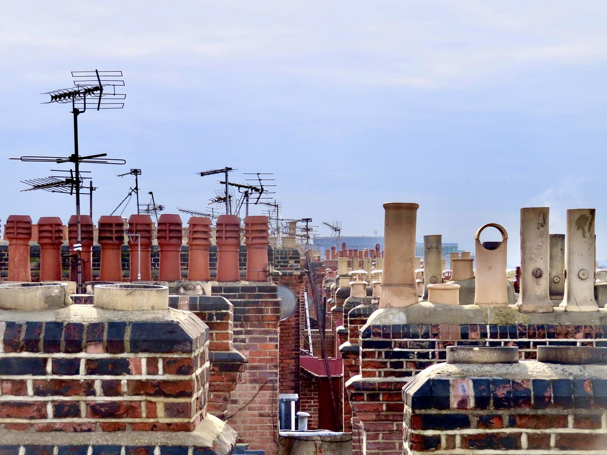 NickDunbar77's tweet photo. From the rooftops of #Knightsbridge this morning @RBKC #cadogansquare #kensingtonandchelsea @ChrisPage90 @SallyWeather @ThePhotoHour @StormHour @LensAreLive @metoffice #loveukweather #belgravia #chimney #london @visitlondon @bbcweather https://t.co/fLfBDDiCo1