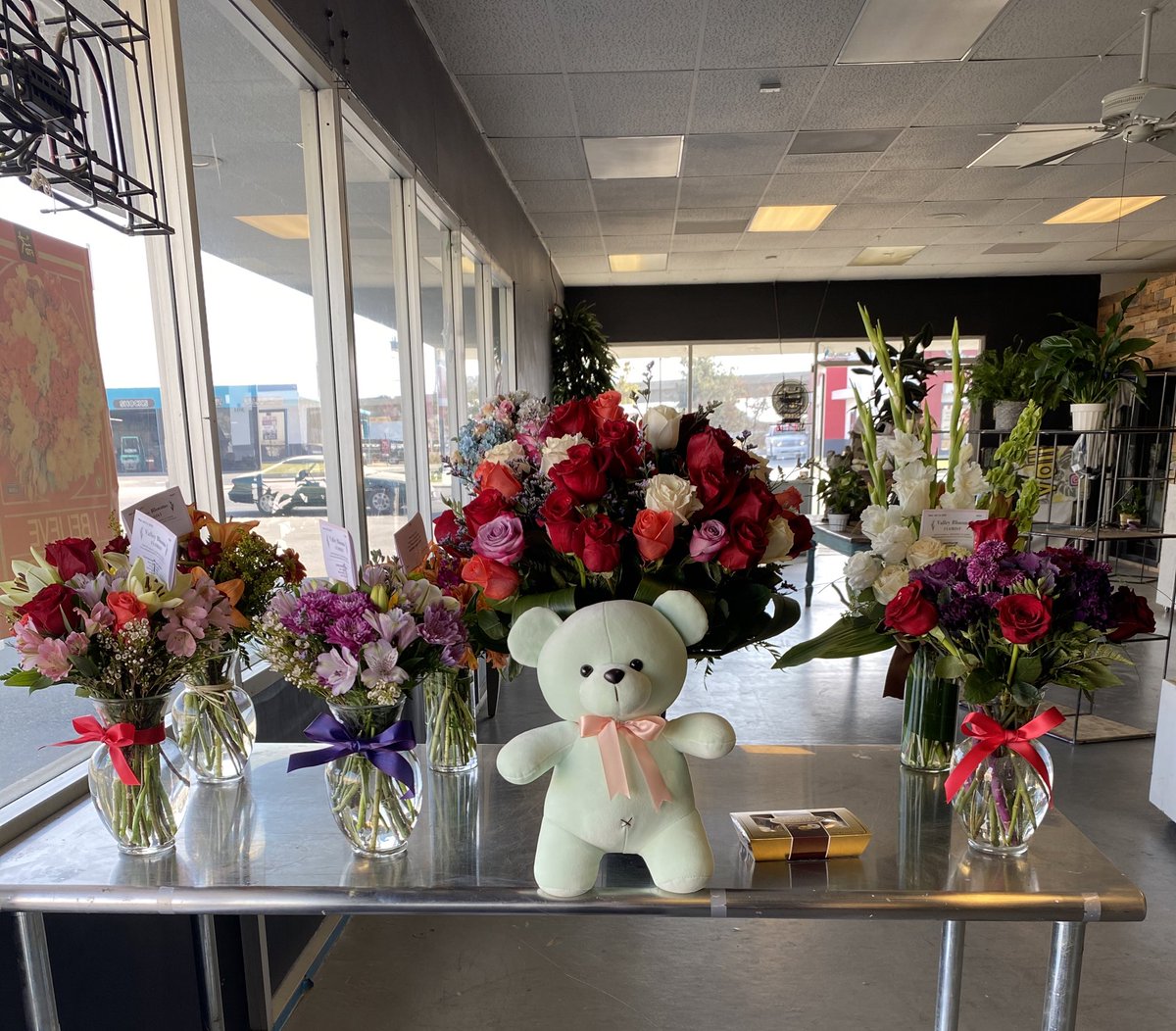 yahreni's tweet photo. "I’ve never seen anyone turn down a bouquet of flowers. Just sayin."
#bakersfield #bakersfieldflorist #bakersfieldflowershop #661flowers #bakersfieldflowers #valleybloomsflorist https://t.co/54383ur61k