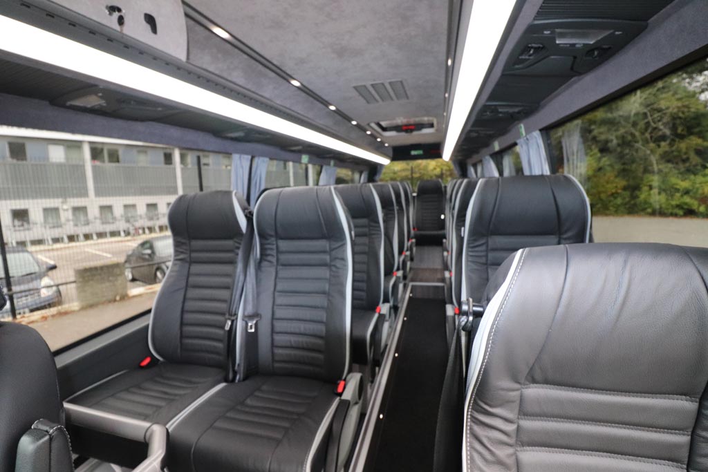 EVM_UKIRL's tweet photo. Happy #friyay everyone! This week we have delivered a #70Reg Sprinter #minibus to @MottsTravel of Aylesbury!! A stunning 20 seat executive #minicoach in Motts exciting new livery! Best of luck to Roger & the team @routeoneteam @bus_coachbuyer @CBWtweets @ITTHubNews @TeamRossetts https://t.co/fumJi7IVq2