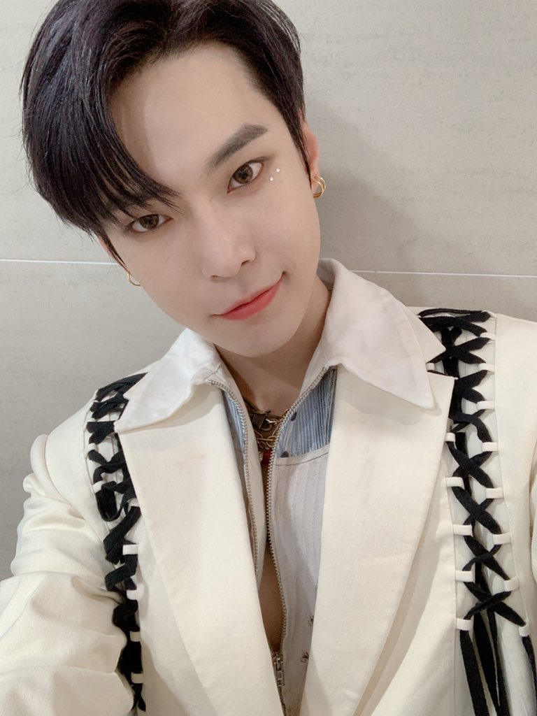 EkcqN6nU0AA7NUc?format=jpg&name=orig