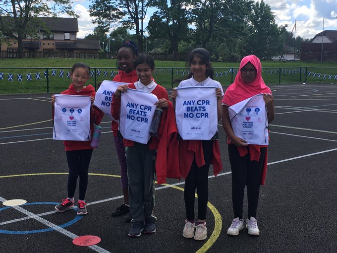 Get online, learn #CPR and grab a free CPR bag to help others learn too!❤️#RestartAHeart 
savealife.scot/adult-resource…