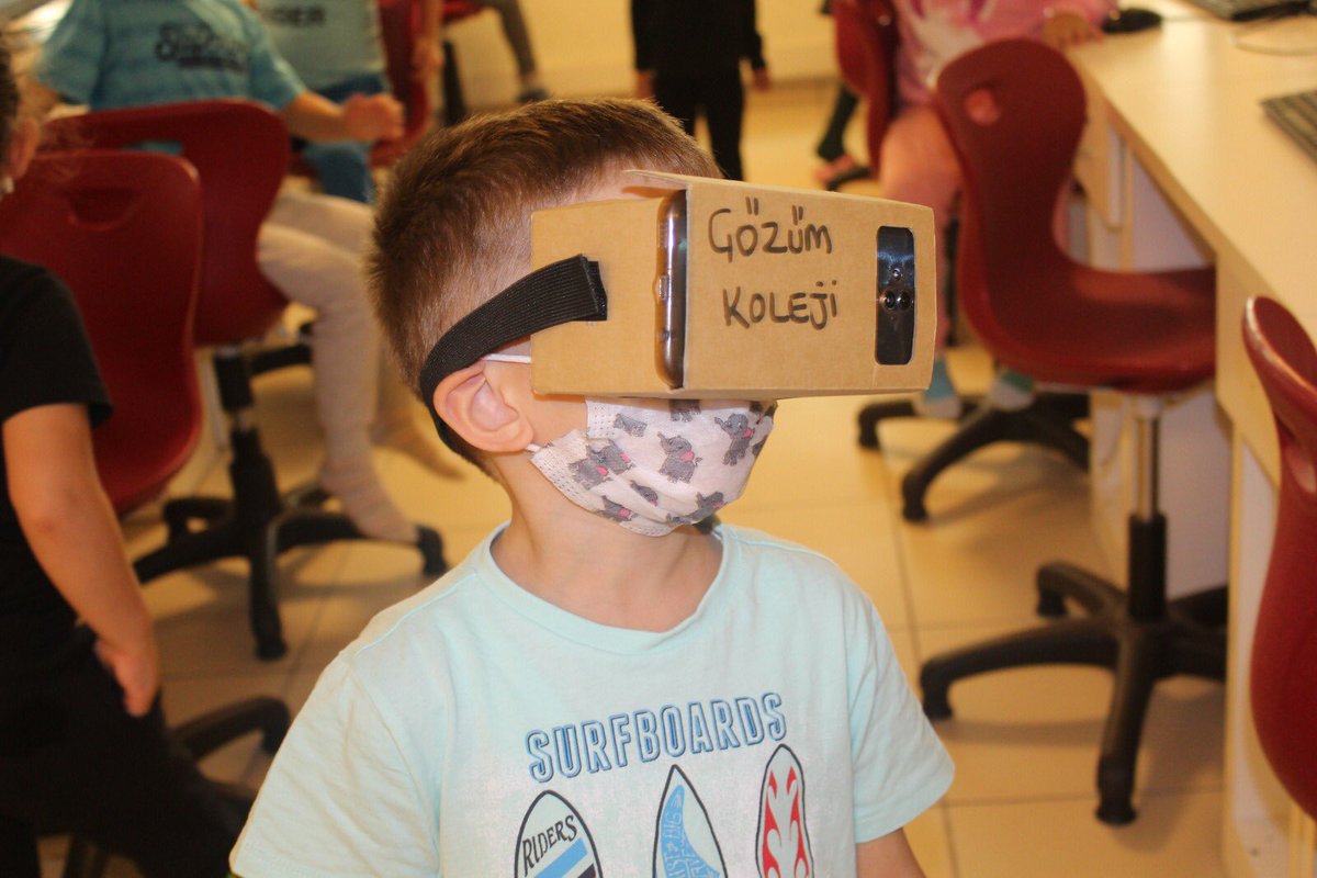 busraggunal's tweet image. Aldığım duyumlara göre Rize Hamidiye Çözüm Koleji ‘Code Week’ kapsamında yapılan çalışmalar; keyifle sürüyor😍 @hamidiyecozum_
#CodeWeek2020