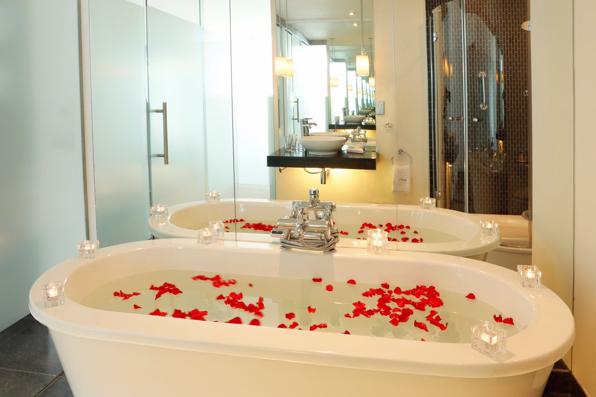 Rest, relaxation and rejuvenation are all on offer at The Beacon! Our large baths are the perfect place to de-stress after a long day.