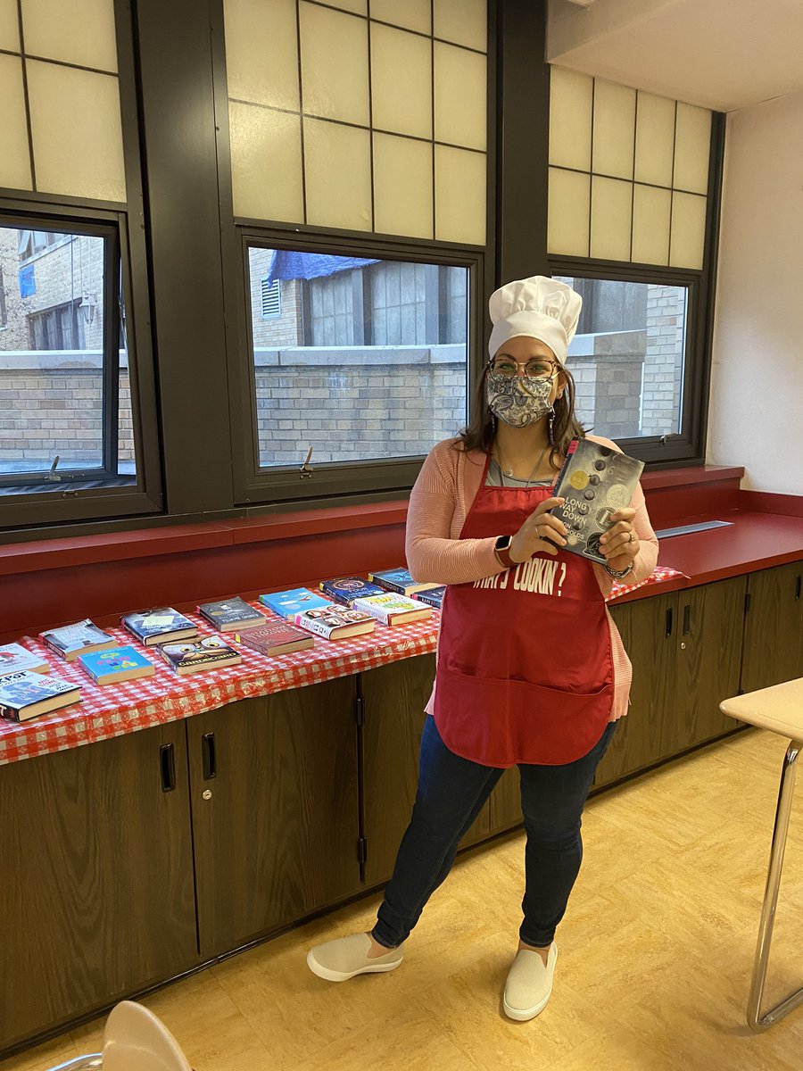 kmclyons's tweet photo. Chef @caryncap718 is ready to serve up a variety of tasty reads for our @HighlandsMS_WP 🐯 🐯 virtually and in person. #WPProud @DrJosephRicca @nysut @mspetter https://t.co/Q1G3EU2xTI