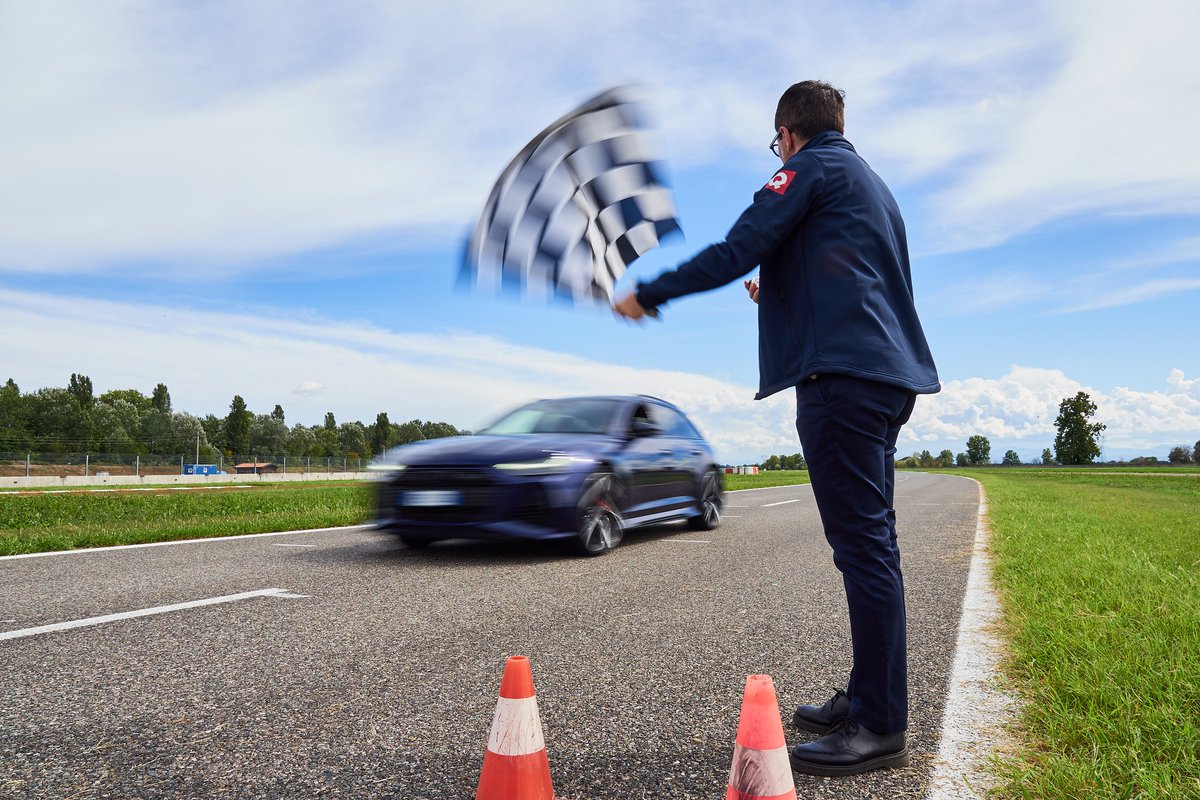 quattroruote's tweet photo. #DriveUp riaccende i motori: l'appuntamento è fissato per sabato 24 ottobre, alle 13.40, su #Italia1 Non mancate! > https://t.co/ODmTOzi6qe https://t.co/6jiOOceXE4