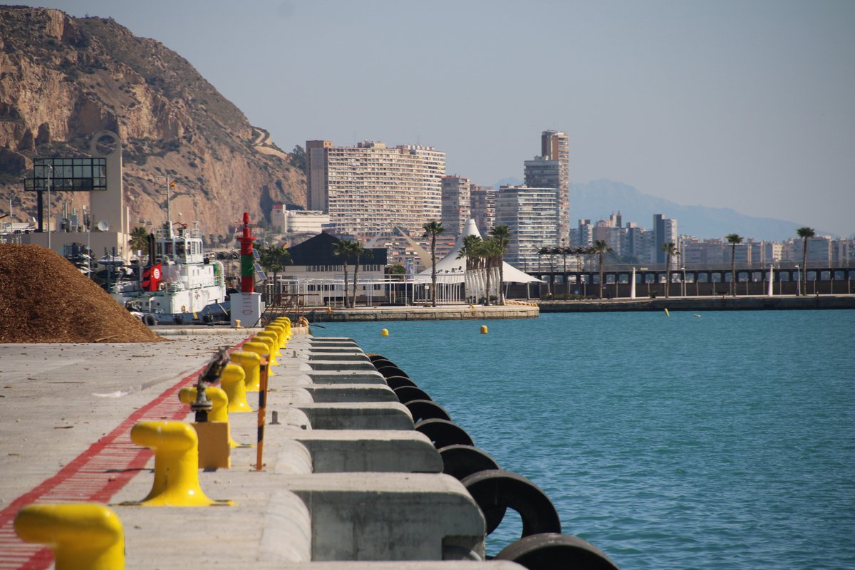 @PuertosEstado y @PuertoAlicante consensúan el Plan de Empresa 2020-2024, con una inversión de más de 140 M€. https://t.co/8IIiWNUDzc https://t.co/pOrYbwbLo0