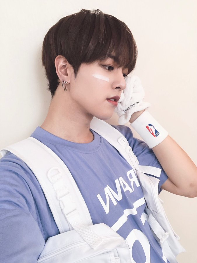 ravnarchive's tweet photo. 201014

cr. @official_ONEUS https://t.co/wcqyDZ7OEU