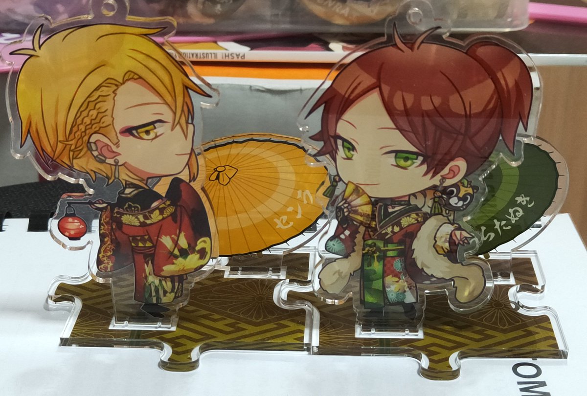Acrylic stand: ¥1200This is a must have for me because I love love love acrylic stands!! I would say the charm point for this is the ribbon on top of each member's name!And USSS's acrylic stands are made as if they're puzzle pieces! So you can connect them together! How cute!