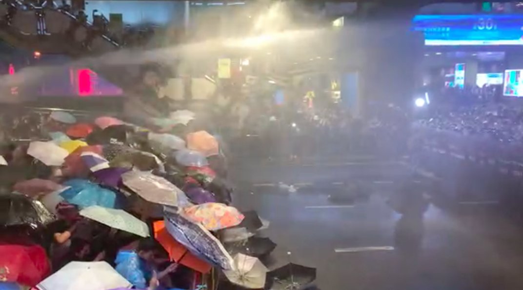 beomiitilove's tweet image. คนที่ไม่ได้ไปม๊อบตอนนี้ช่วยกันดันแท็กนะคะ #whatishappeninginthailand
ประเทศพร้อมใจเลียตีนเผด็จการกันขนาดนี้เราก็ต้องพึ่งประชาชนกันเองแล้วค่ะ #16ตุลาไปแยกปทุมวัน