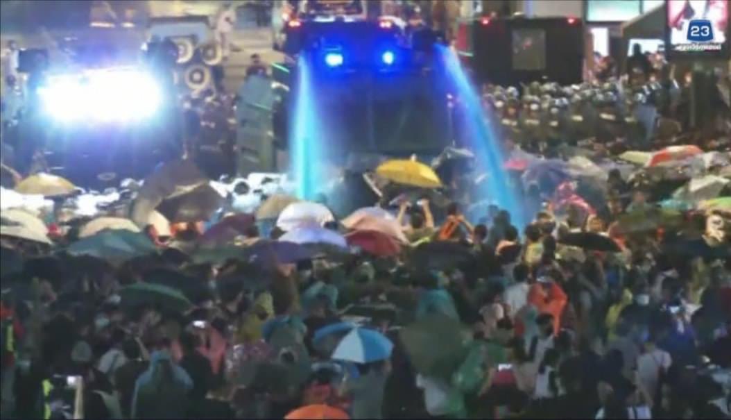 bobbidibaeb's tweet image. Please retweet 

We need your help 

#16ตุลาไปแยกปทุมวัน
#whatishappeninginthailand