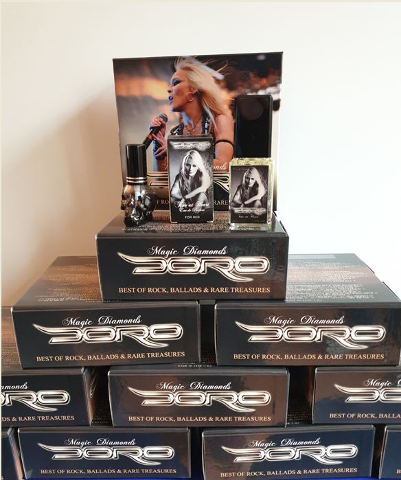 DoroOfficial's tweet photo. Straight from the pressing plant! The first bunch of the #limitededition boxes of "#MagicDiamonds - Best Of Rock, Ballads & Rare Treasures" with my #perfume "#TrueAtHeart" arrived!
Release is November 13th.
Soooooooo #happy and #excited!!!
๐๐๐๐๐
#Love, #Doro
#doropesch https://t.co/cgKJ0fCFCP