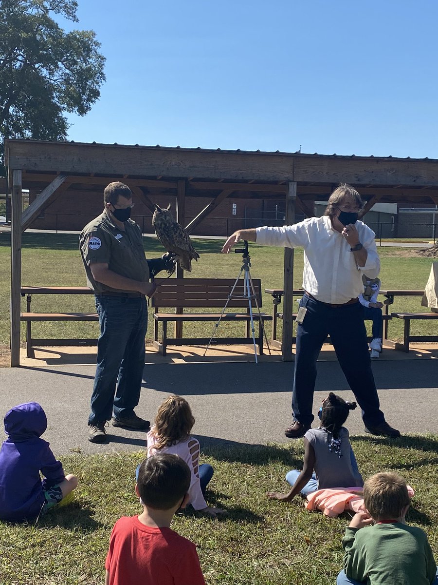 Big thank you to <a href="/timgels/">Tim Gels</a> and Rise Raptors for presenting on owls and showing our <a href="/RivertonElem/">Riverton Elementary School</a> 1st graders Maximus the owl. What a perfect way to wrap up our week of learning all about owls! 🦉