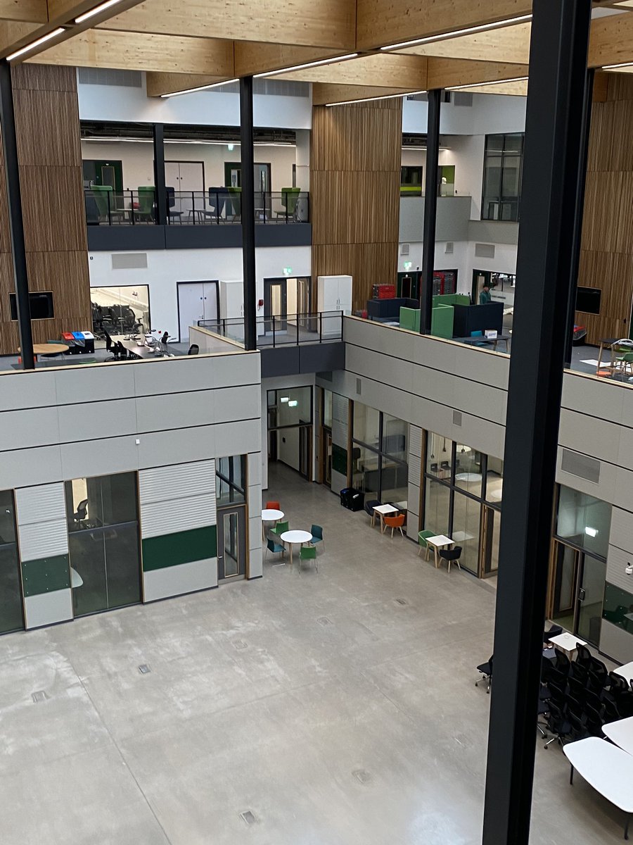 Great to visit our new engineering building this morning @EngineeringUWE @tod_burton @UweNew A fantastic space for collaborative learning and building community @UWEBristol